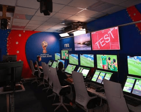 From VAR Reviews to Live Dealer Screens: Why Visible Processes Build Trust